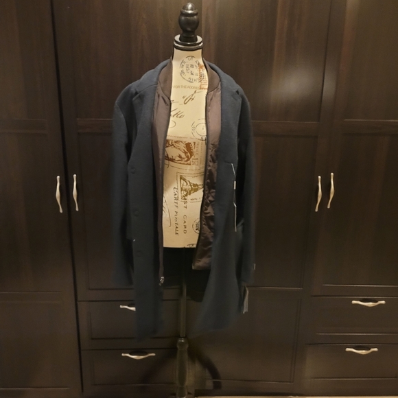 Men's Coat Buttoned Size Large Slim Fit With Zip up Liner that's Waterproof $695 - Picture 3 of 13